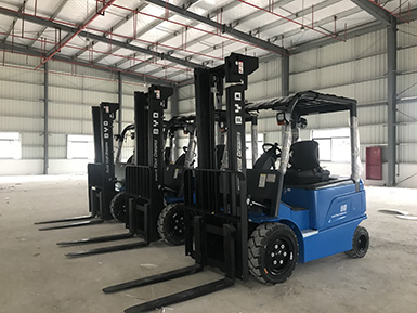 感謝蔡總的大力支持，再次購買3+1臺比亞迪叉車，祝：生意興??！