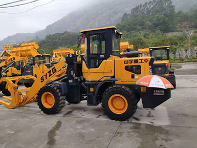 恭喜羅總喜提新車，山宇裝載機940走起，山宇重工，助您成功！